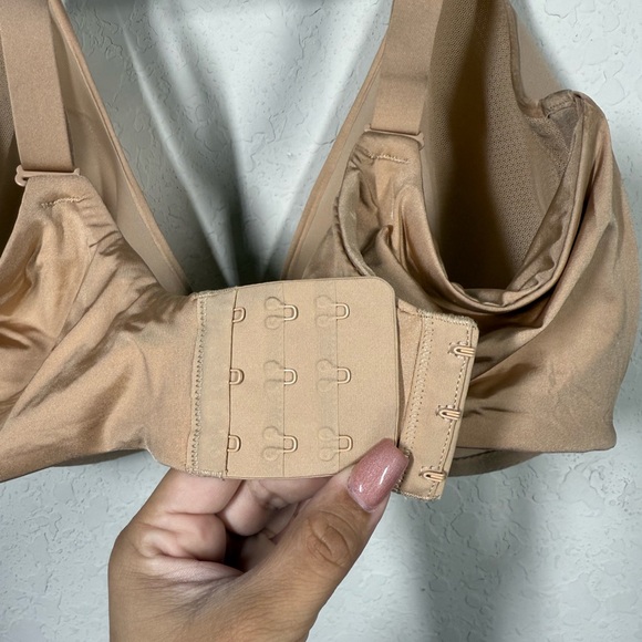 Skims Weightless Scoop Bra Size 46DDD - Picture 5 of 8